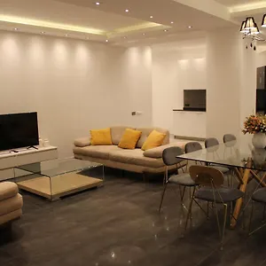 Shartava Deluxe شقة